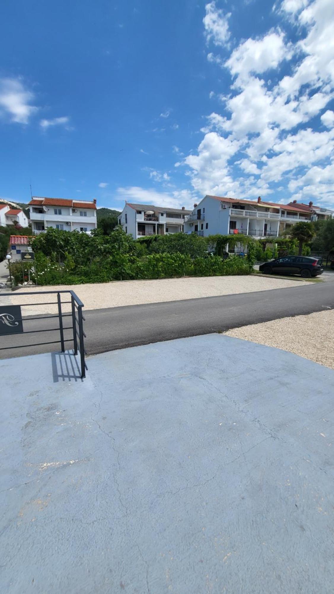 Alvi Apartment