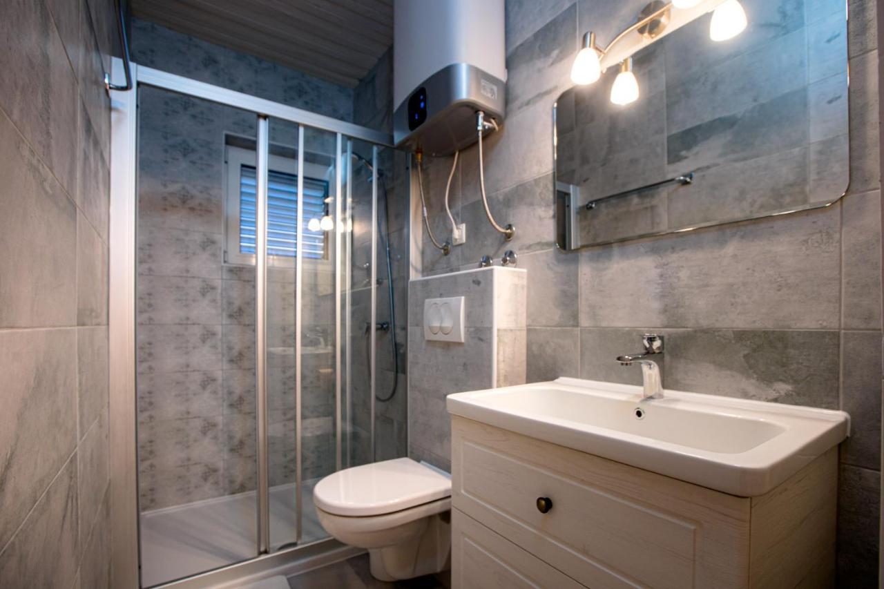 Alvi Apartment Banjol