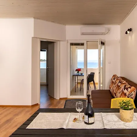 Apartments & Rooms Fam Ribaric Banjol Exterior photo