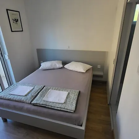 Apartments & Rooms Fam Ribaric Banjol Exterior photo