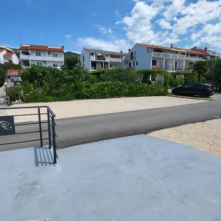 Apartments & Rooms Fam Ribaric Banjol Exterior photo