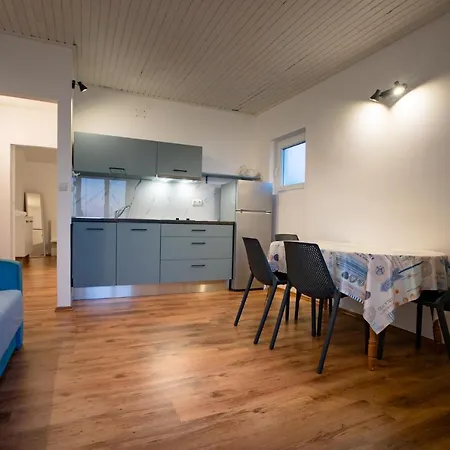 Apartments & Rooms Fam Ribaric Banjol Exterior photo