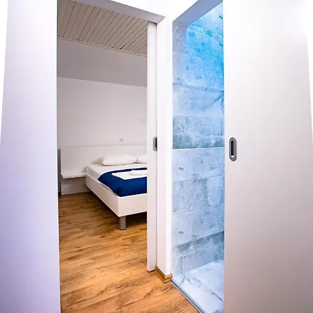Apartments & Rooms Fam Ribaric Banjol Exterior photo