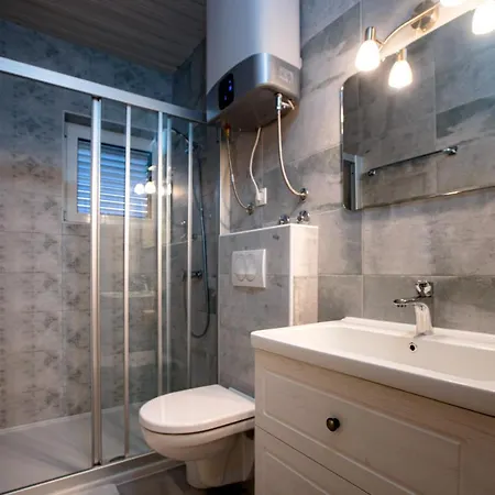 Apartments & Rooms Fam Ribaric Banjol Exterior photo