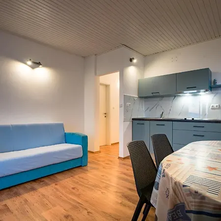 Apartments & Rooms Fam Ribaric Banjol Exterior photo