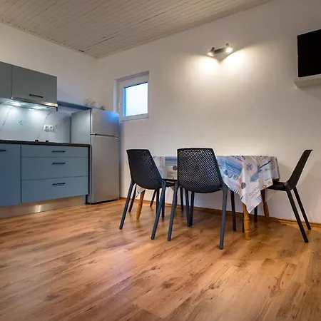 Apartments & Rooms Fam Ribaric Banjol Exterior photo