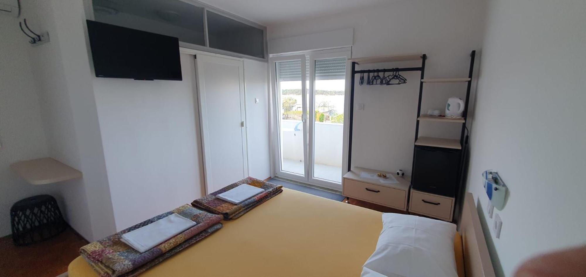 & Fam Ribaric Apartment Banjol