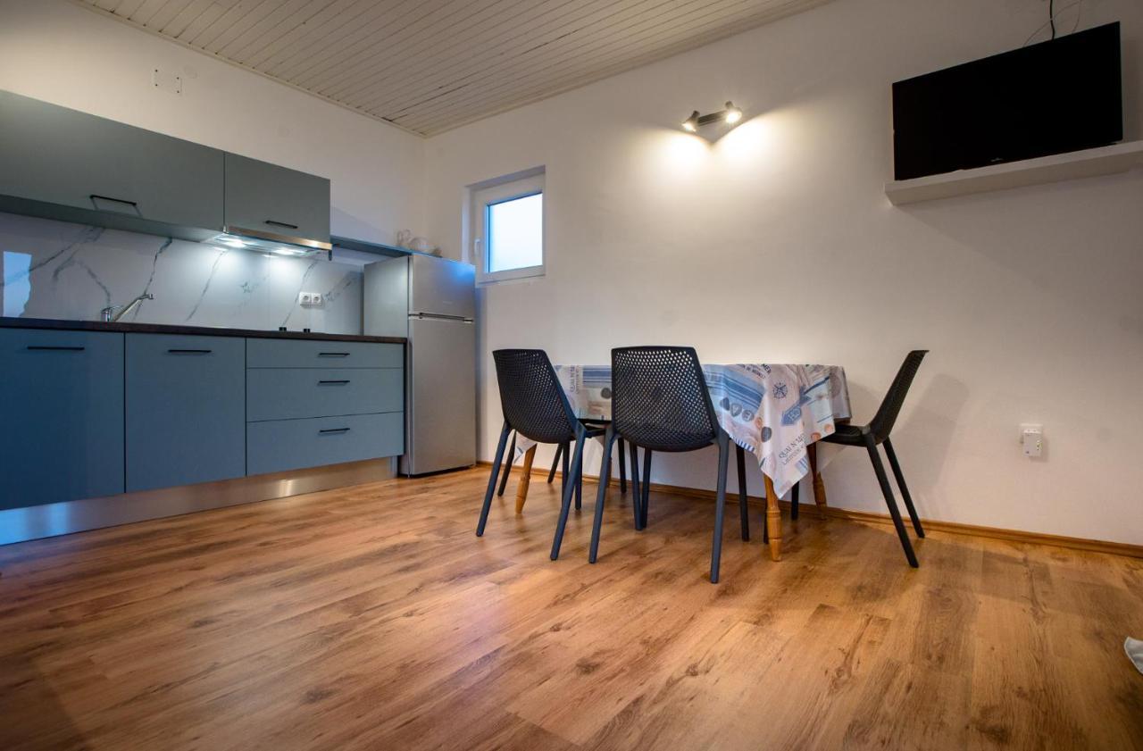 & Fam Ribaric Apartment Banjol